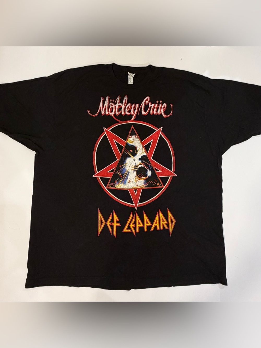 Tultex Def Leppard black graphic tshirst